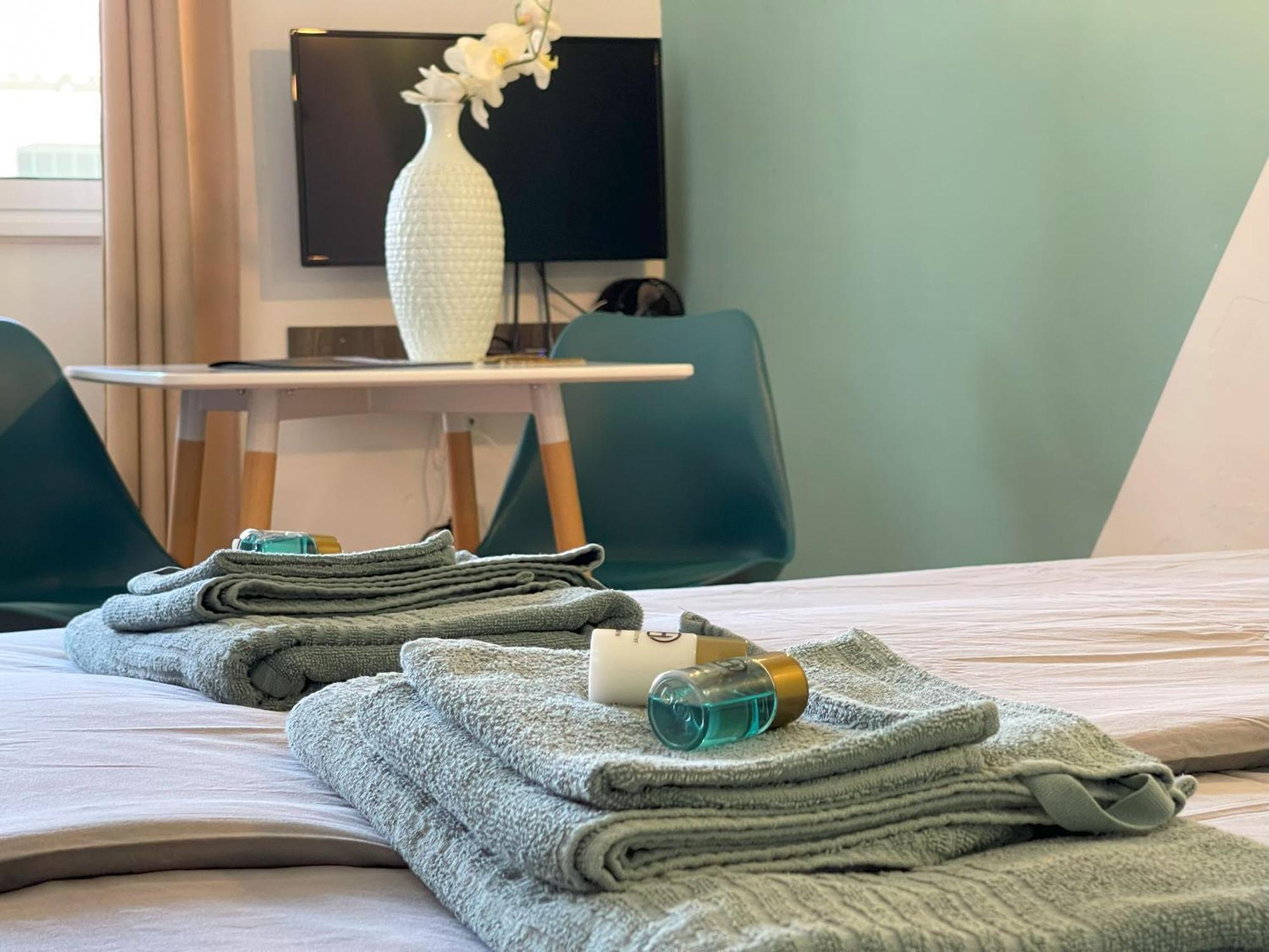 La Casa De Familia Bed & Breakfast Malaga Bagian luar foto