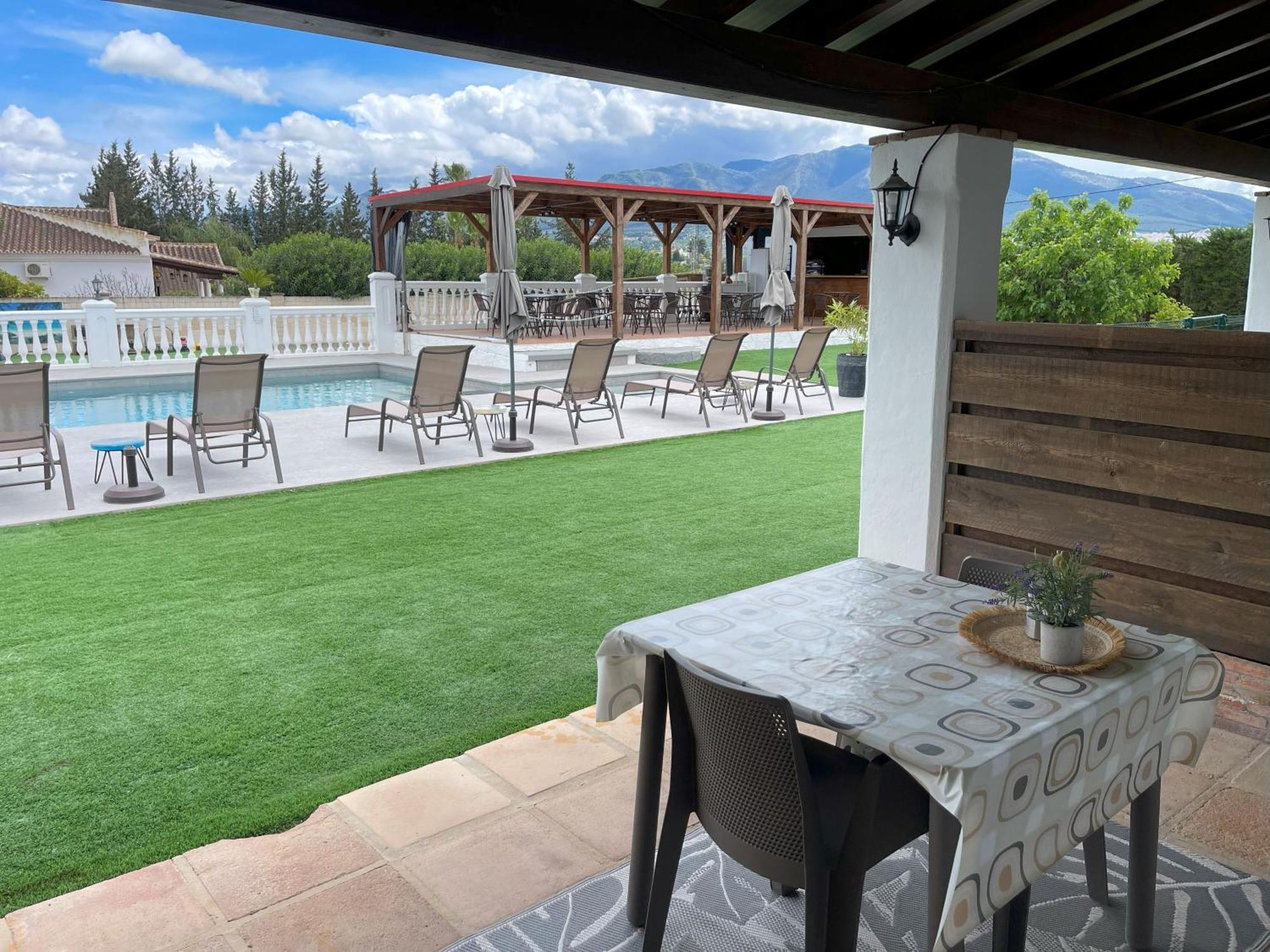 La Casa De Familia Bed & Breakfast Malaga Bagian luar foto